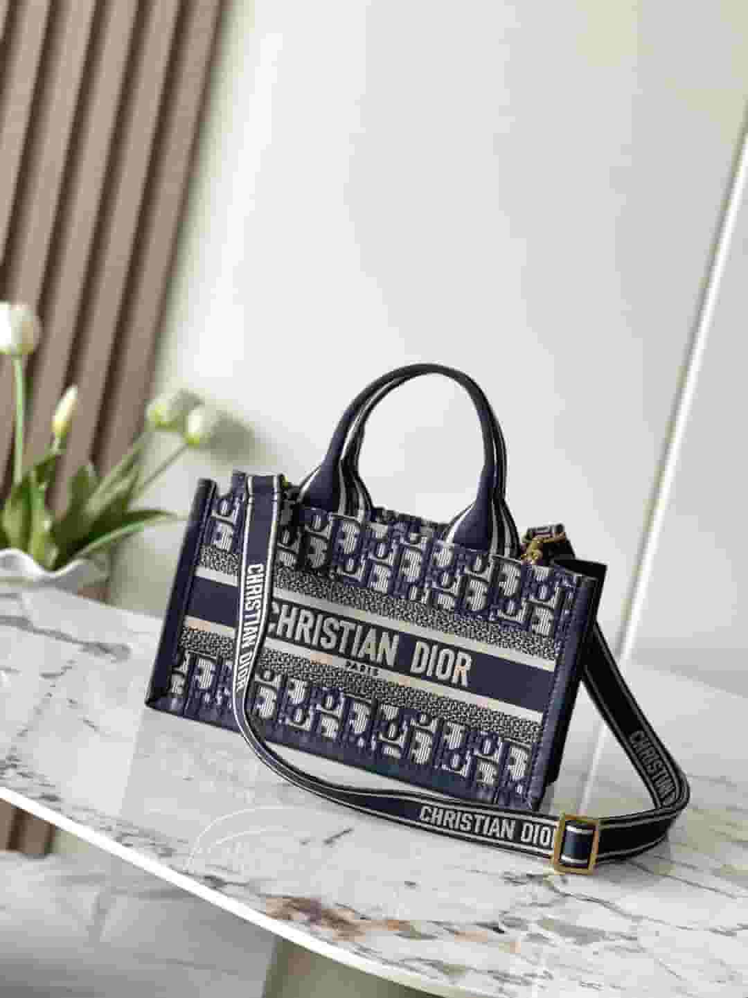 Yupoo Dior Book Tote Handbag Counter - Main Preview
