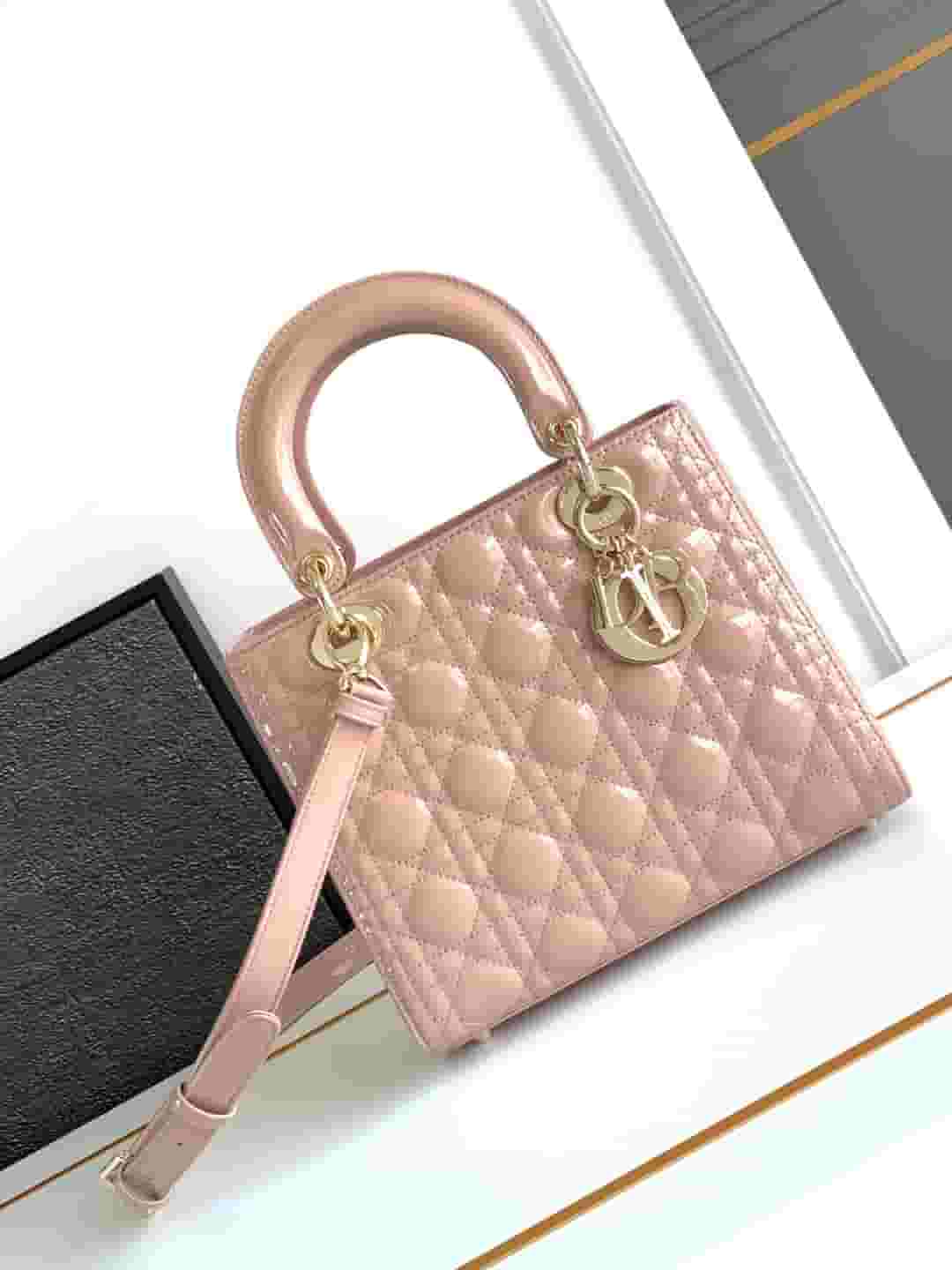 Yupoo Dior Medium Size Lady Handbag - Main Preview