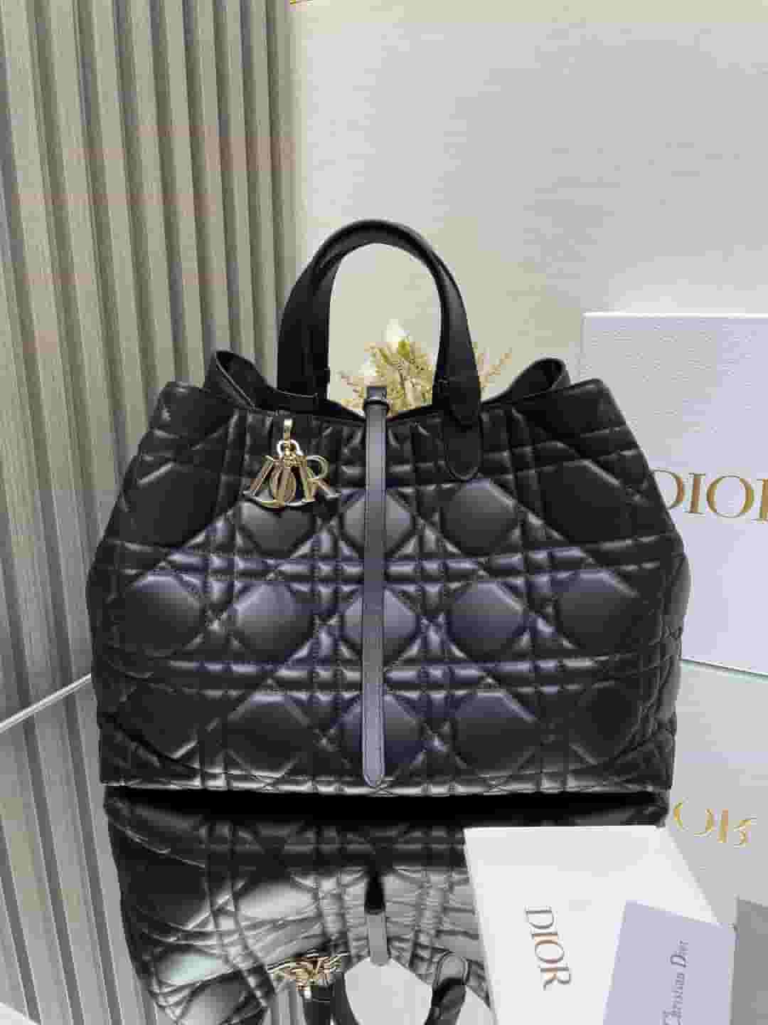 Yupoo Dior Toujours Large Black Macrocannage Tote Bag - Main Preview