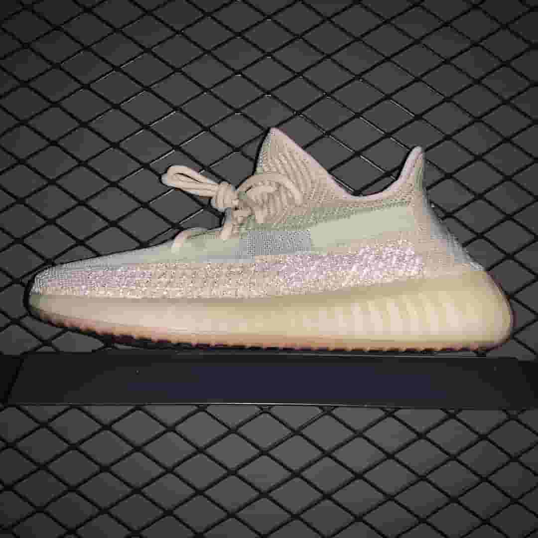 Yupoo Shoes: Premium Yeezy Yupoo Sneakers - Main Preview