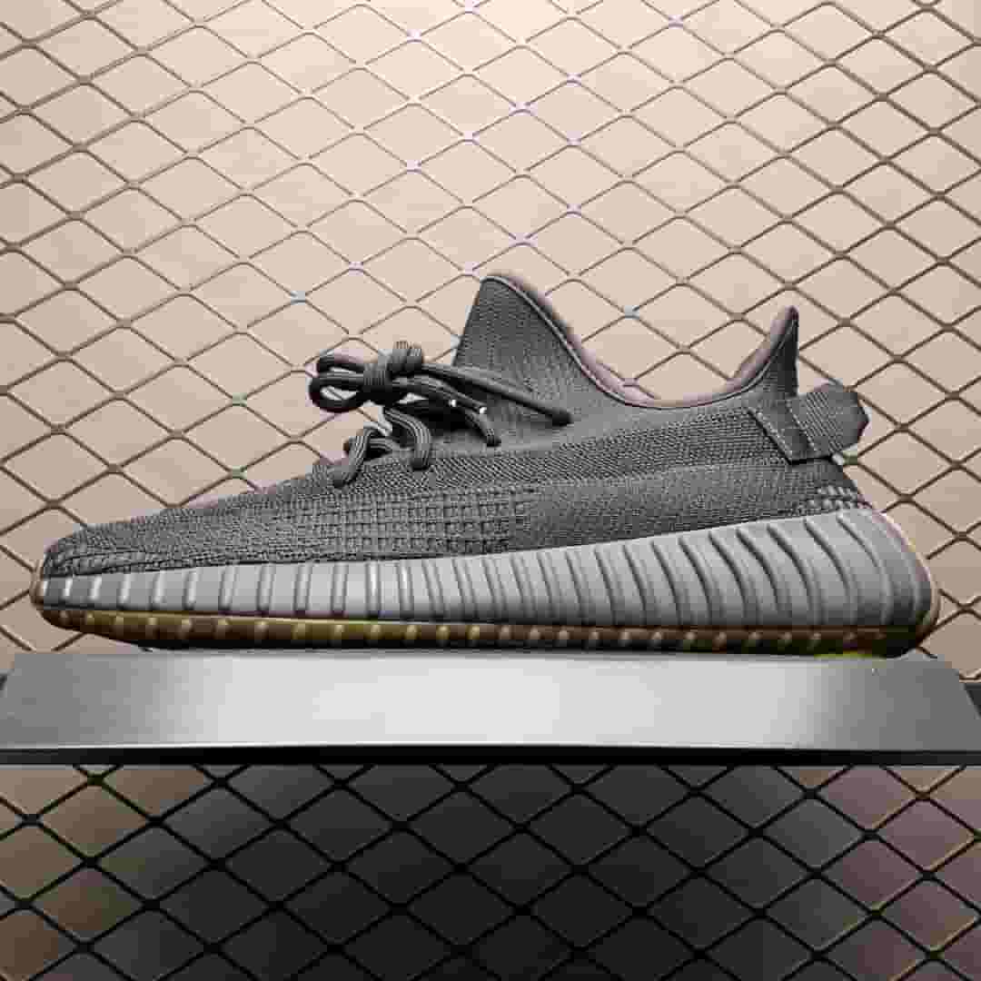 Yupoo Shoes: Premium Yeezy Yupoo Sneakers - Main Preview
