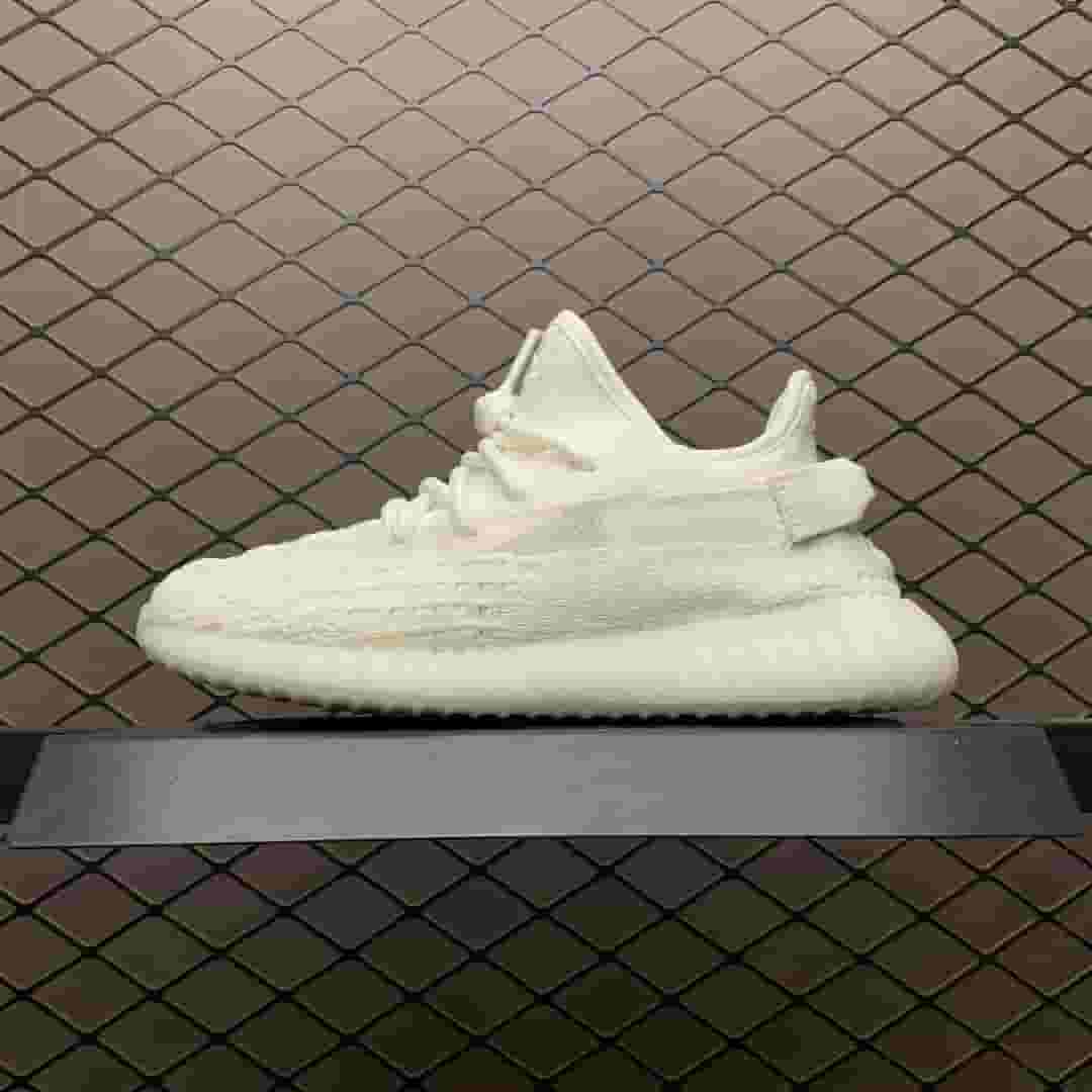 Yupoo Shoes: Premium Yeezy Yupoo Sneakers - Main Preview
