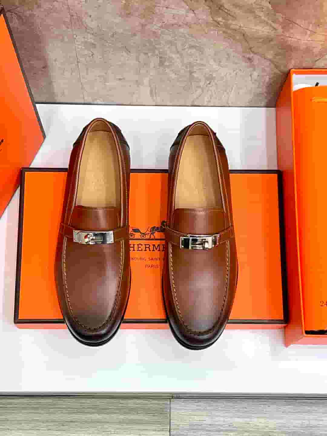 Yupoo Shoes: Luxury Hermès-Inspired Giovanni Loafers - Handcrafted Leather Slip-On Dress Shoes with Palladium Buckle - Main Preview