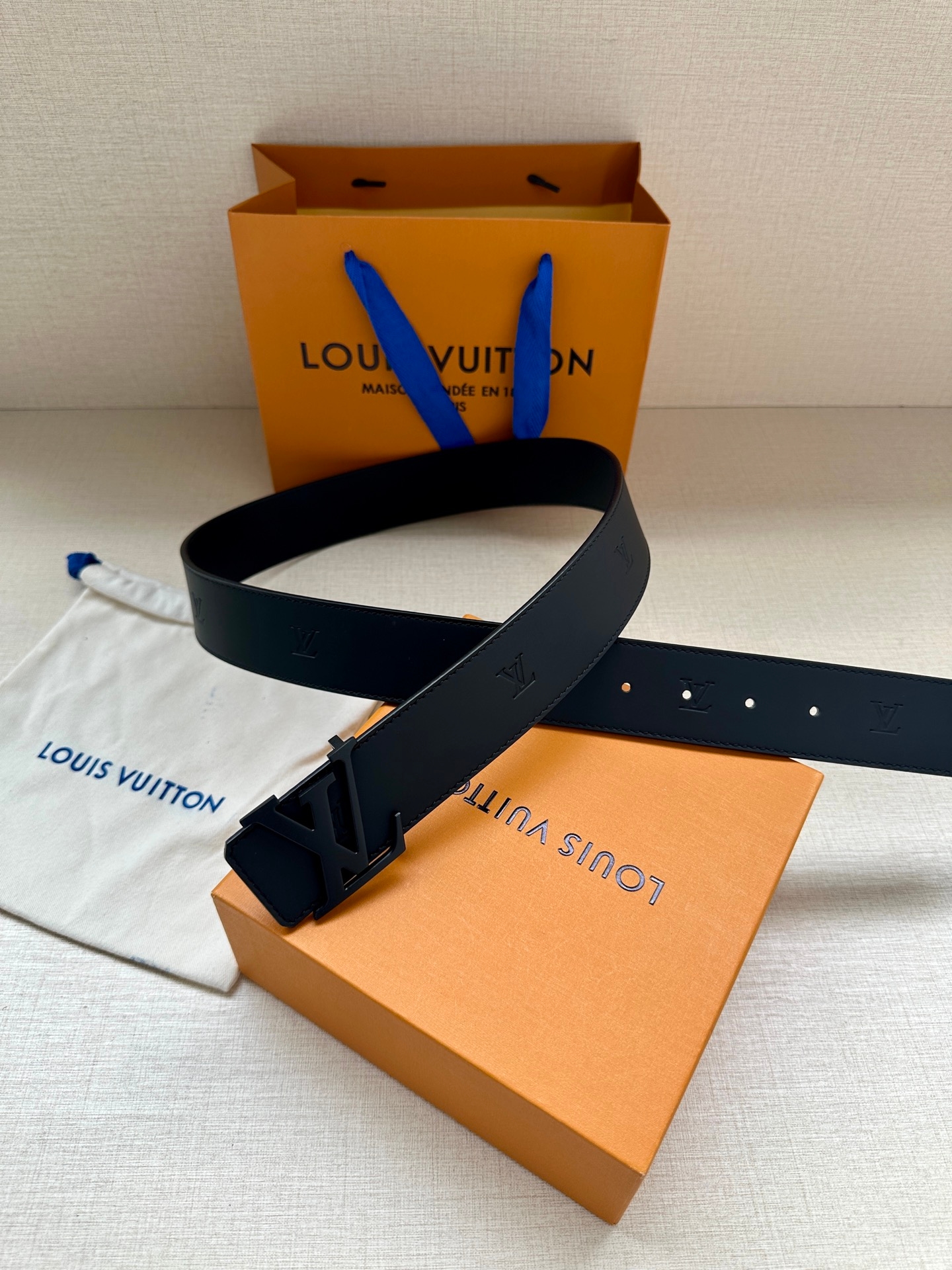 Lv Initiales Blason 40Mm Belt Yupoo Lv Belt Black Logo image 3
