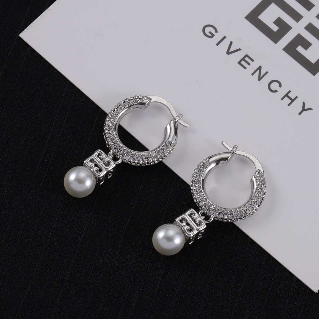 Givenchy Stud Earrings Yupoo Jewelry Silver And Gold image 3