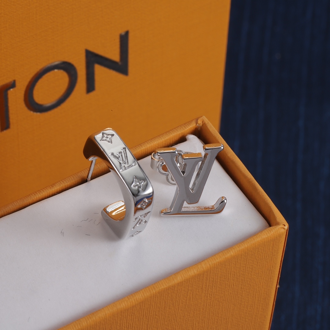 Louis Vuitton Stud Earrings Yupoo  Lv  Jewelry image 3