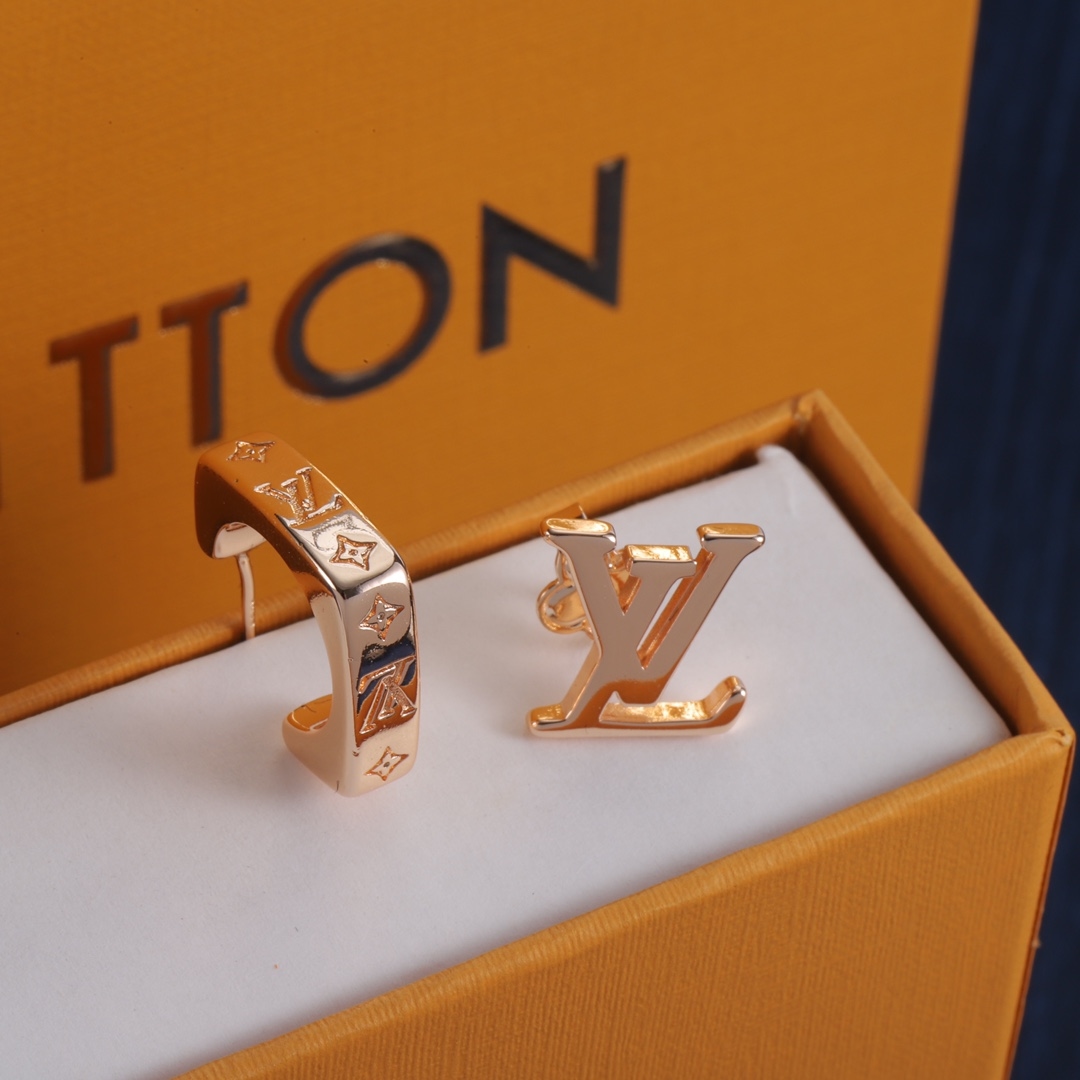 Louis Vuitton Stud Earrings Yupoo  Lv  Jewelry image 5