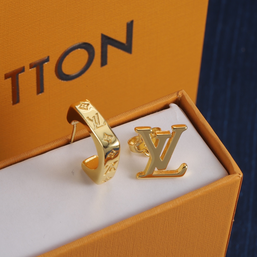 Louis Vuitton Stud Earrings Yupoo  Lv  Jewelry image 6