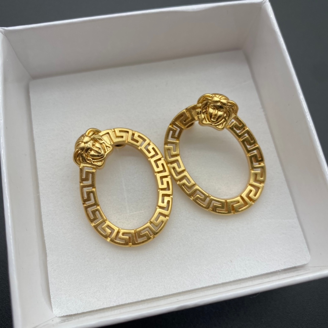 Versace Stud Earrings Yupoo Jewelry image 3