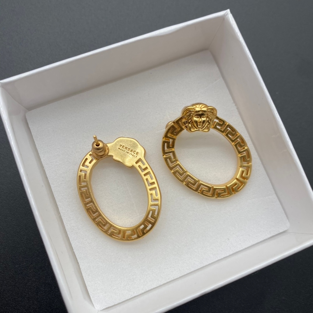 Versace Stud Earrings Yupoo Jewelry image 4