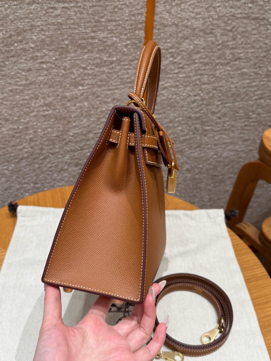 Hermès Kelly 25 - Gold Epsom Leather (Gold Hardware) image 6