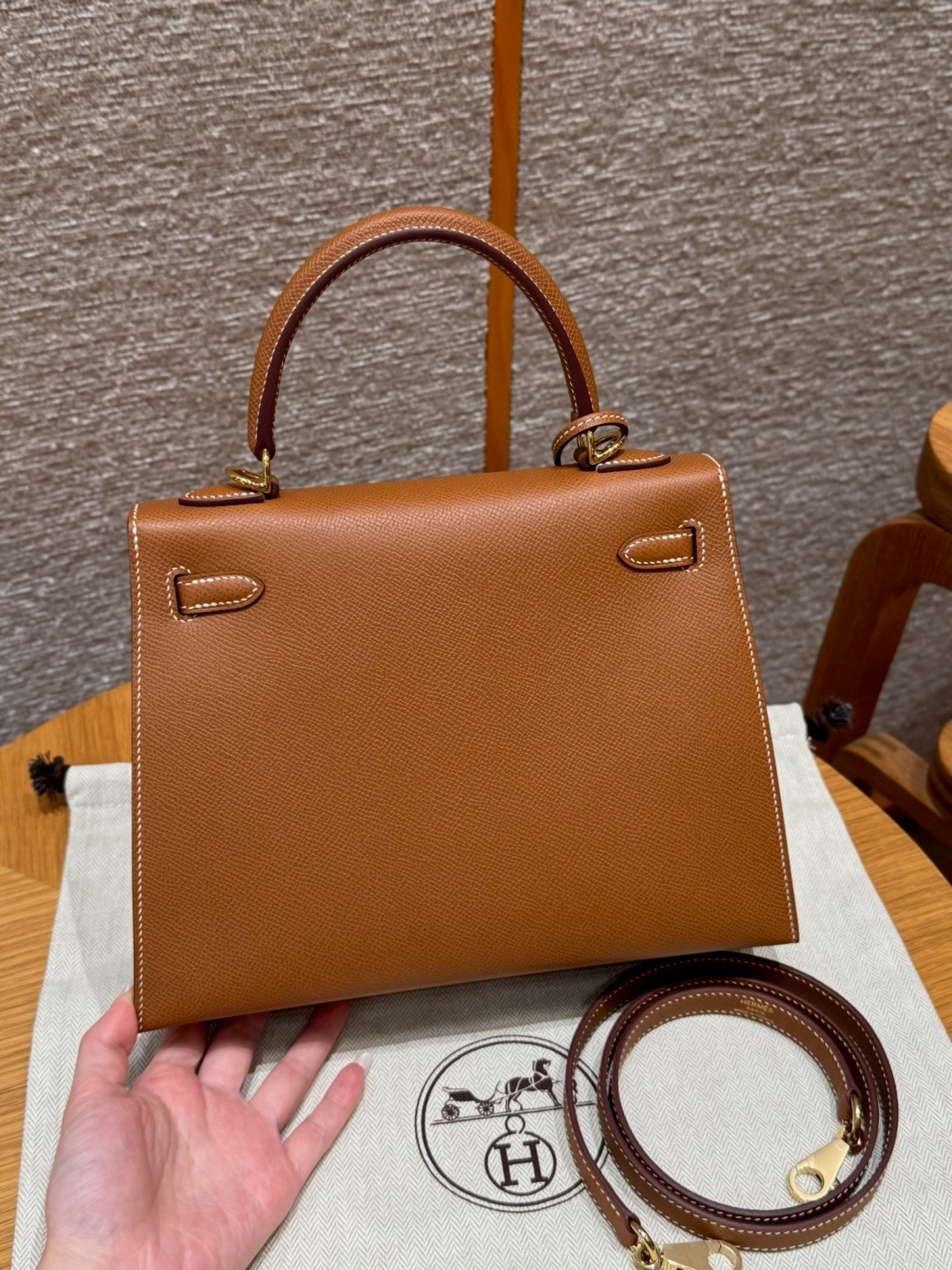 Hermès Kelly 25 - Gold Epsom Leather (Gold Hardware) image 7