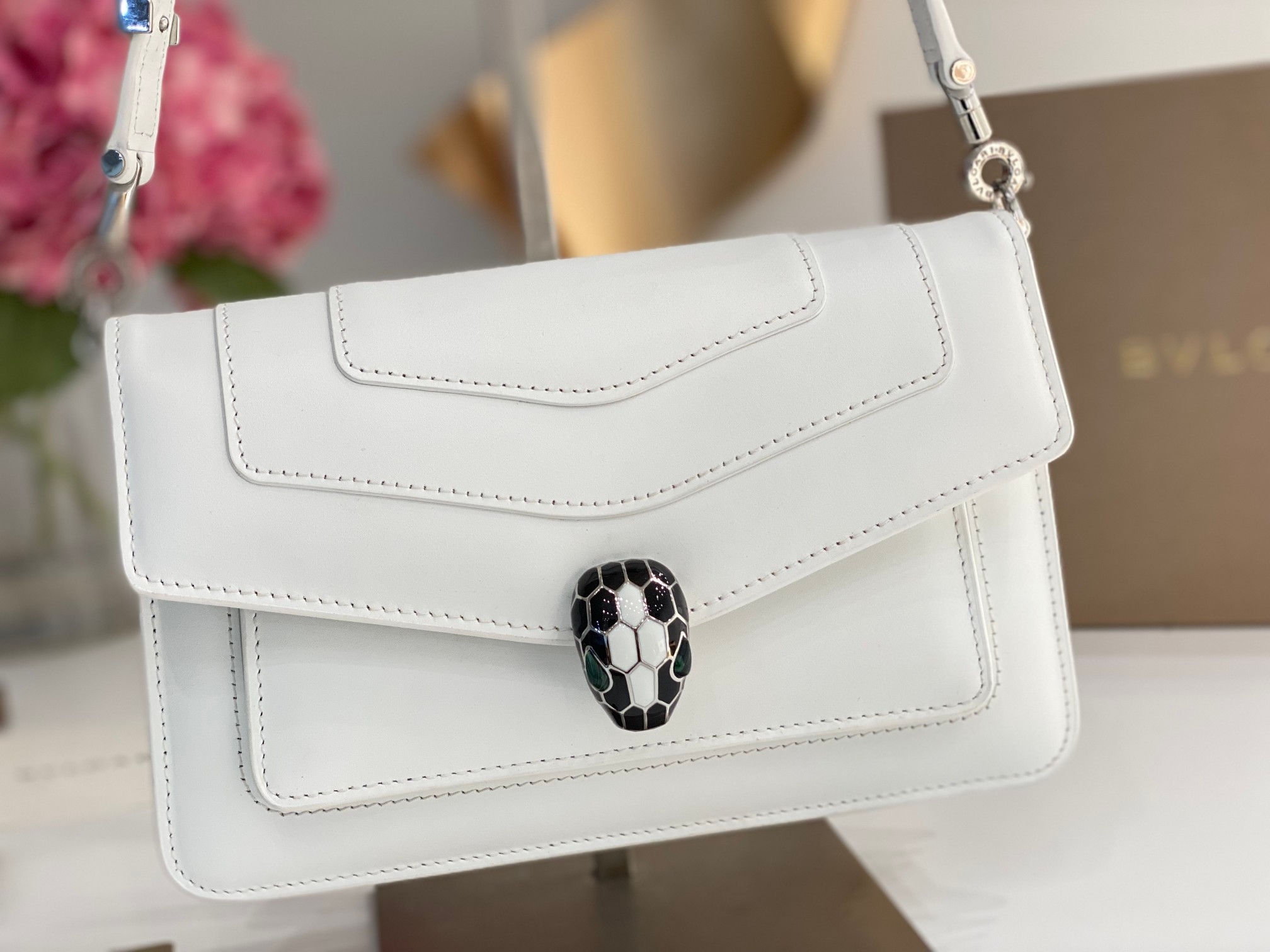 Yupoo Bulgari Serpent-Clasp East-West Leather Bag👜 image 2