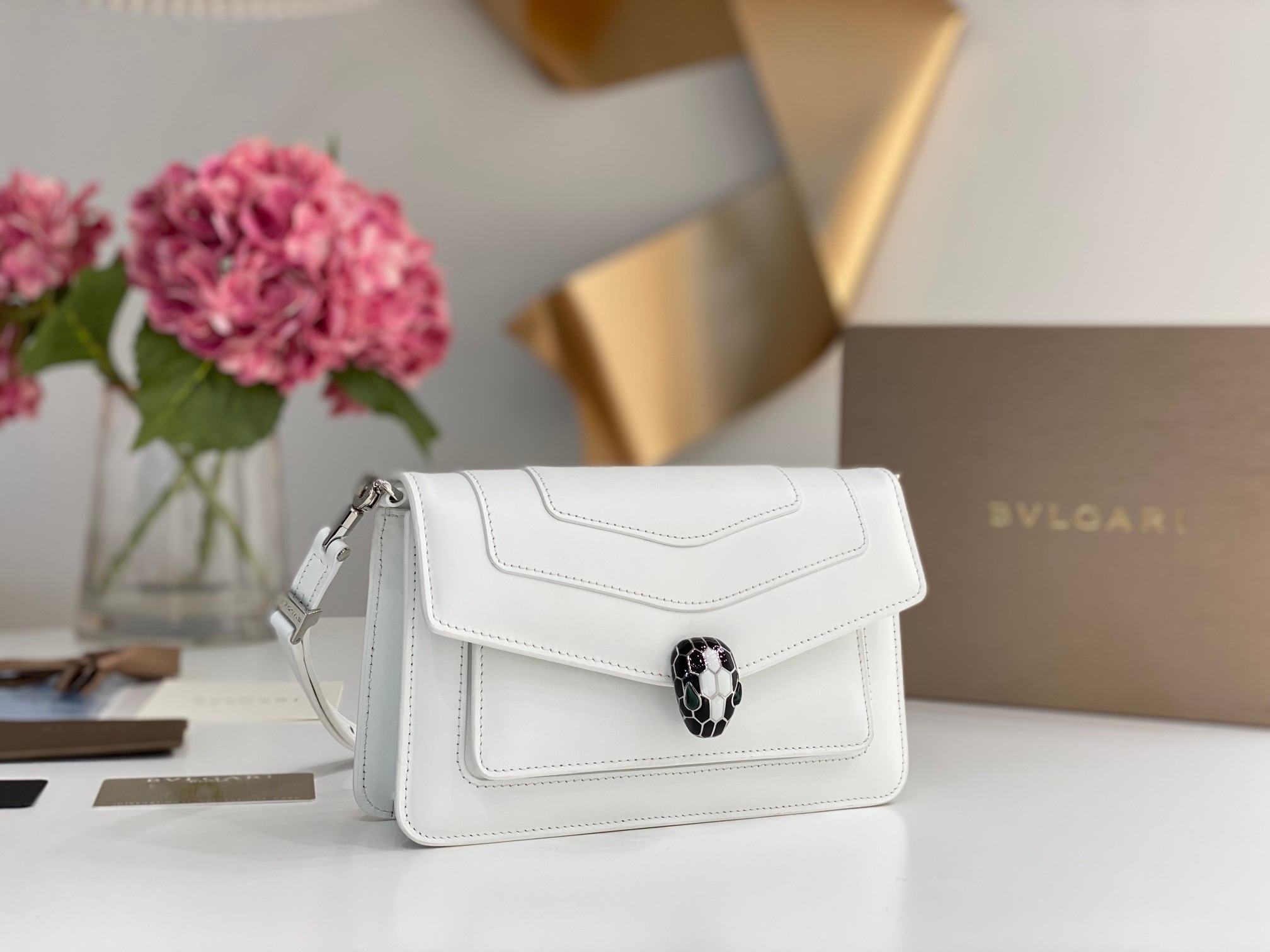 Yupoo Bulgari Serpent-Clasp East-West Leather Bag👜 image 3