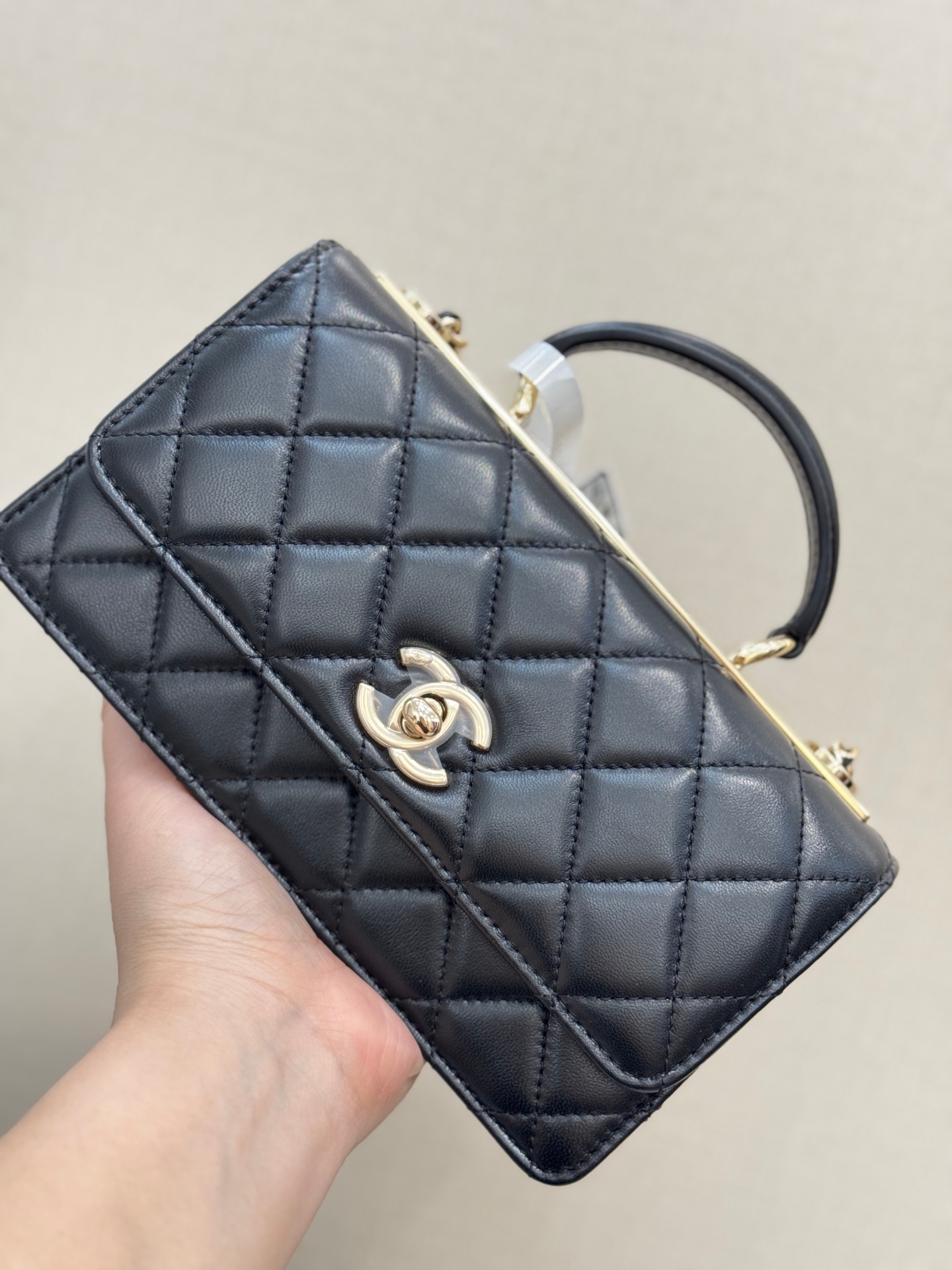 Yupoo Chanel Luxury Black Lambskin Trendy Cc Handbag 👜 image 3