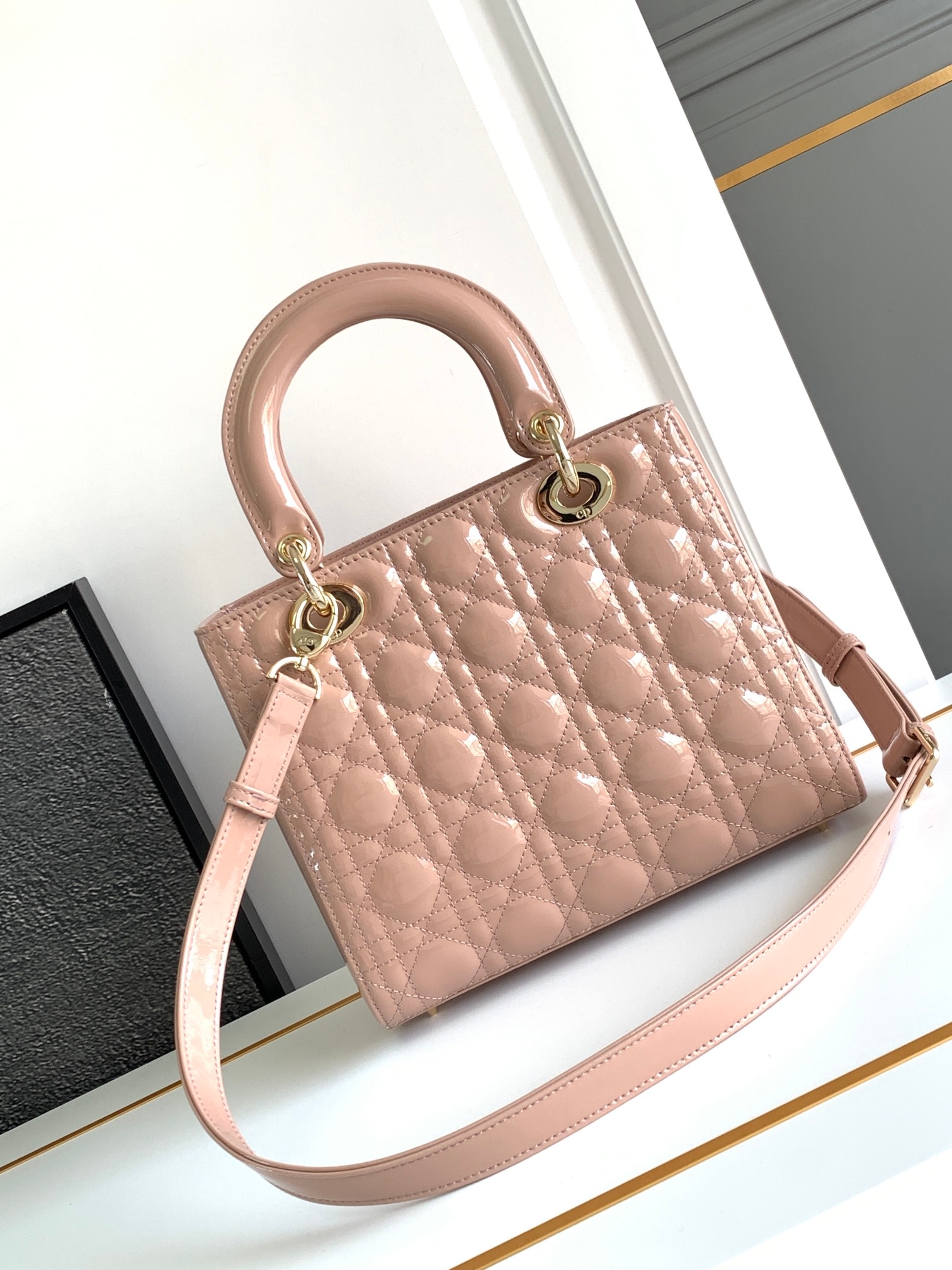 Yupoo Dior Medium Size Lady Handbag image 3