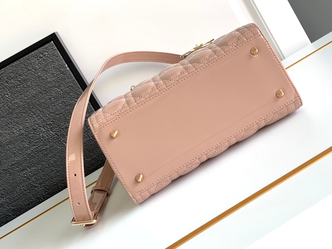 Yupoo Dior Medium Size Lady Handbag image 4
