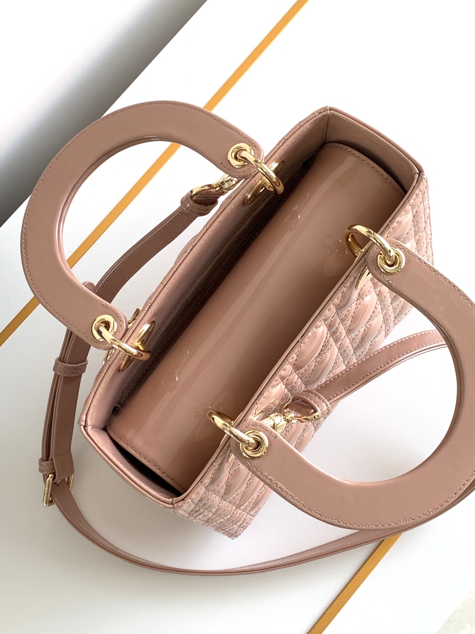 Yupoo Dior Medium Size Lady Handbag image 7