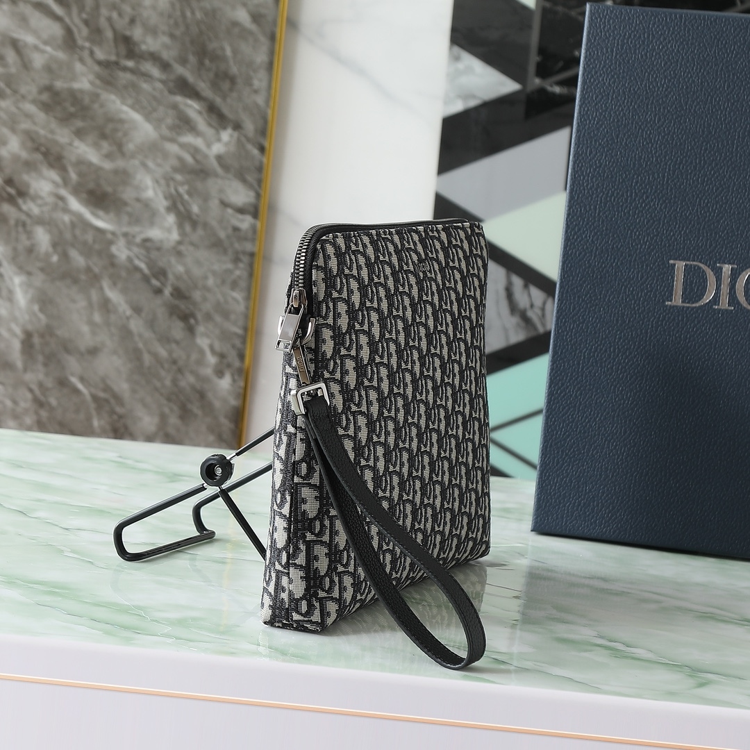 Yupoo Dior Oblique Zip Clutch in Black and Beige image 2
