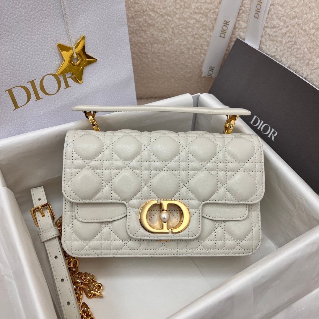 Yupoo Jolie Dior Pearl Handle Bag image 1