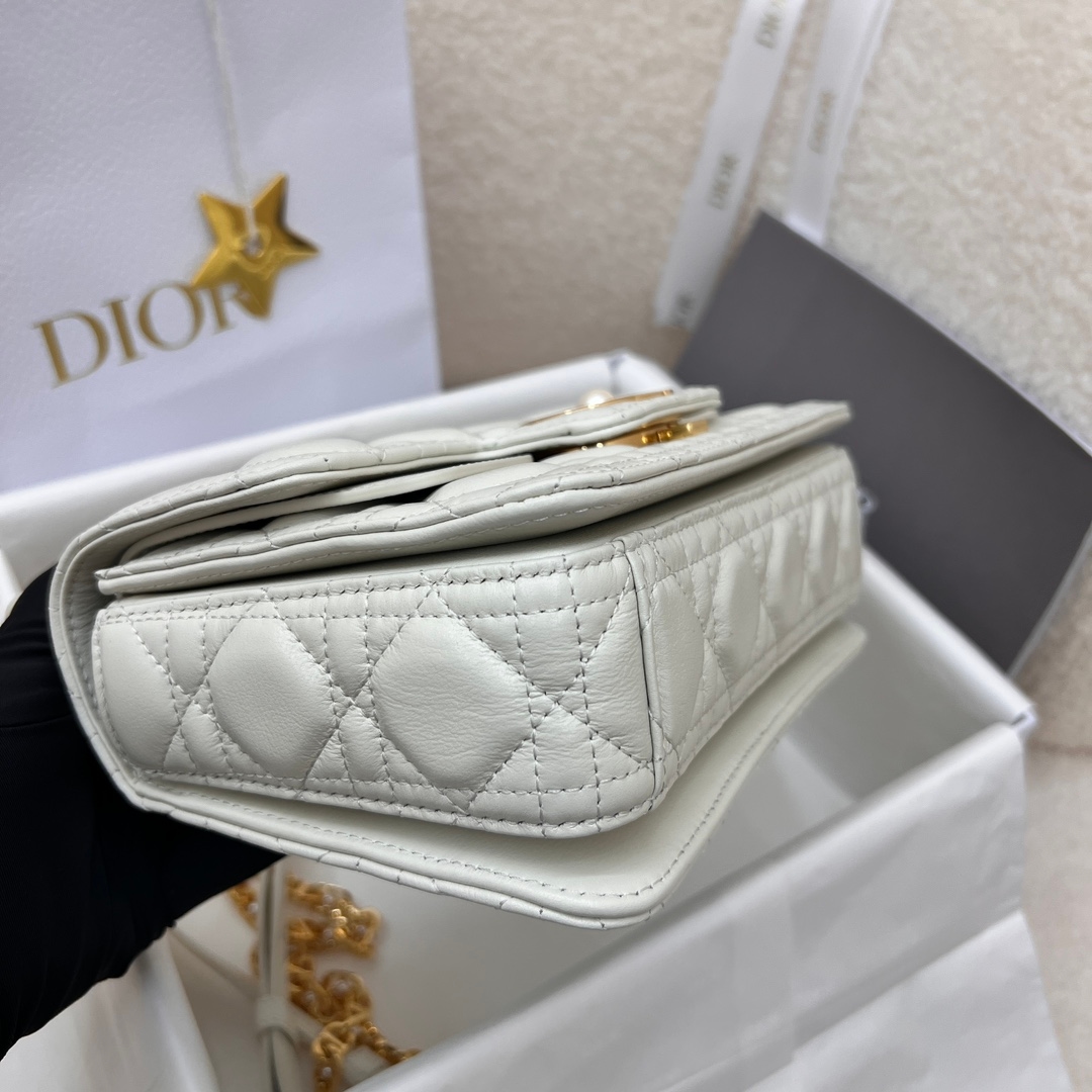 Yupoo Jolie Dior Pearl Handle Bag image 3