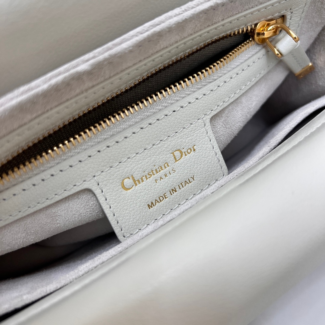 Yupoo Jolie Dior Pearl Handle Bag image 6