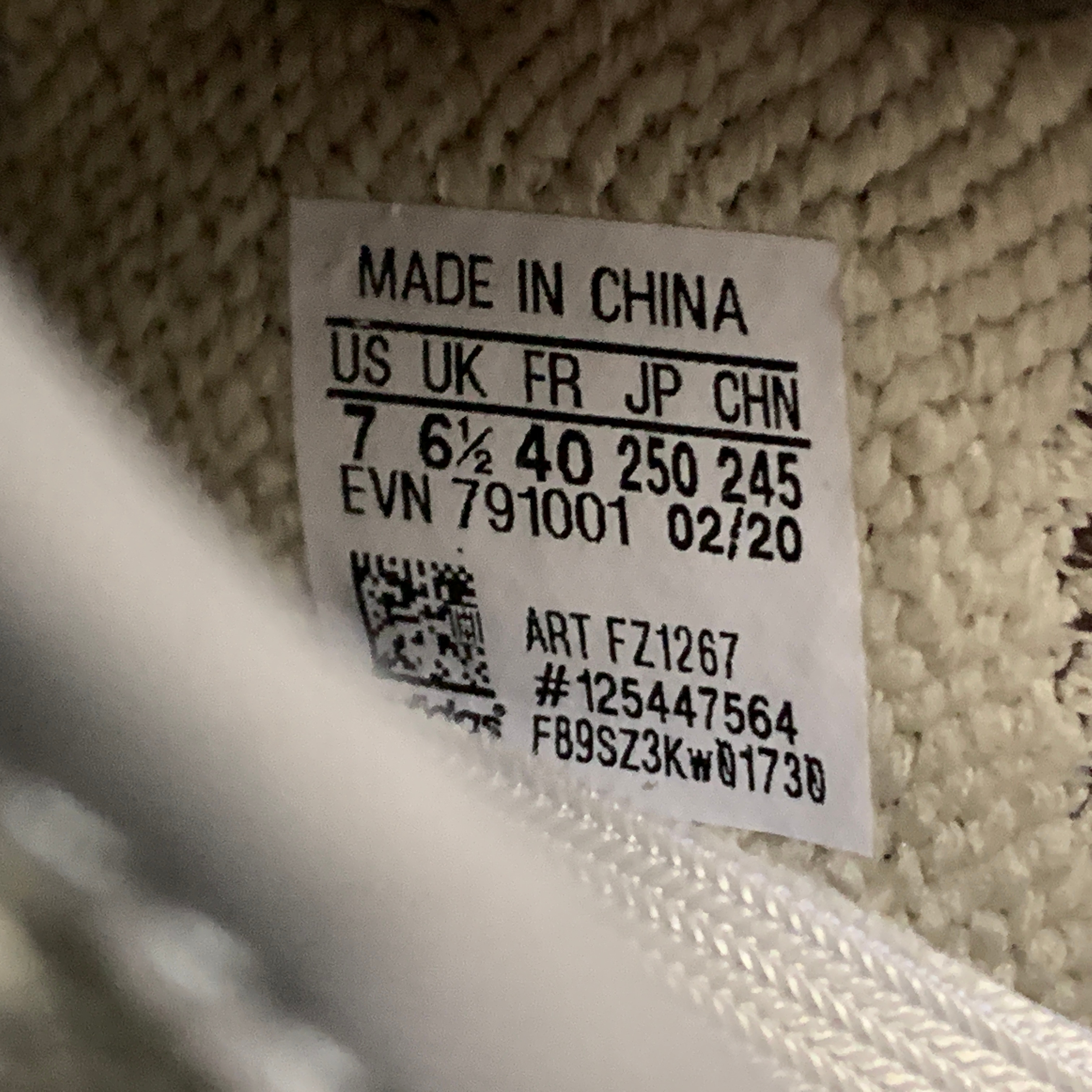 Yupoo Shoes: Premium Yeezy Yupoo Sneakers image 17