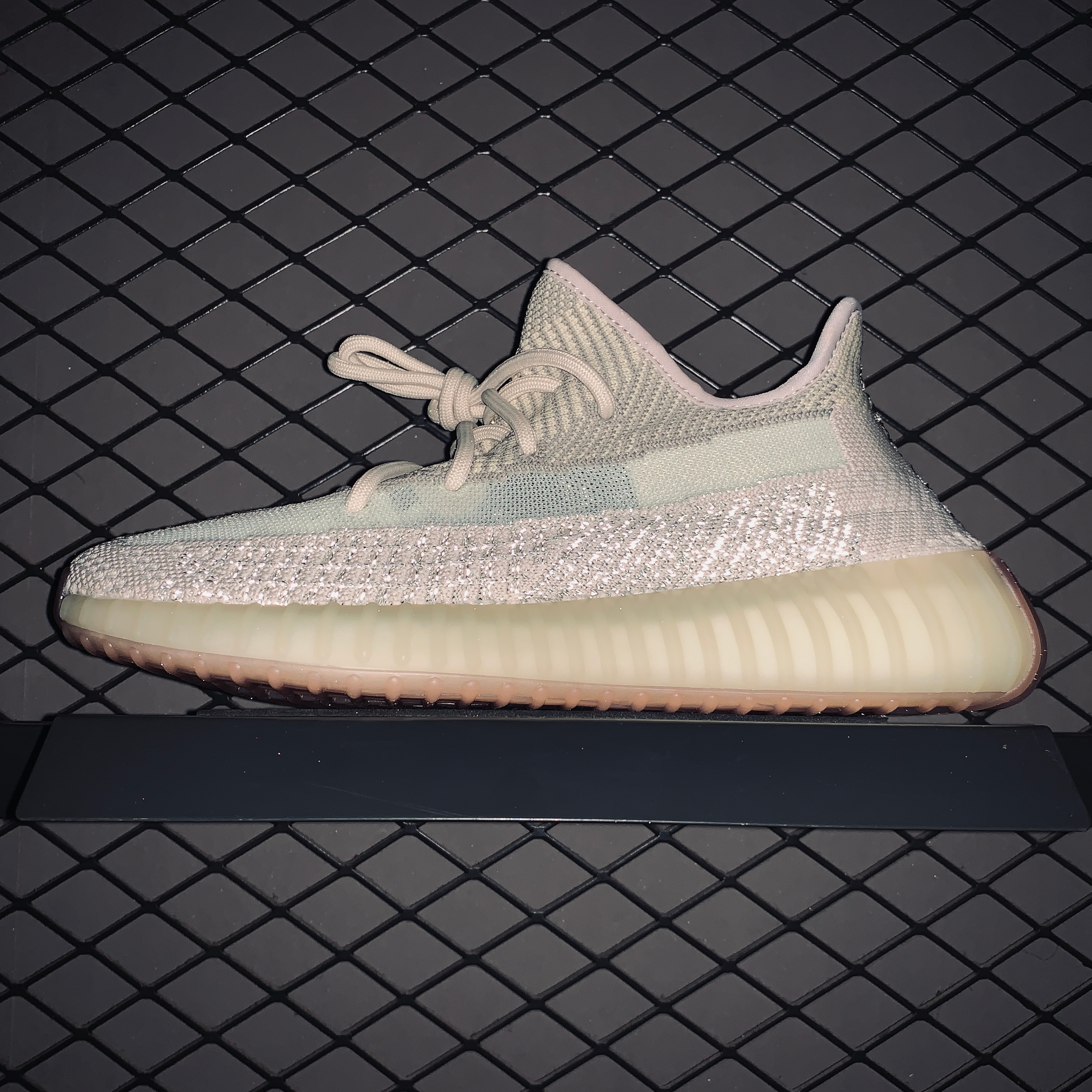 Yupoo Shoes: Premium Yeezy Yupoo Sneakers image 1