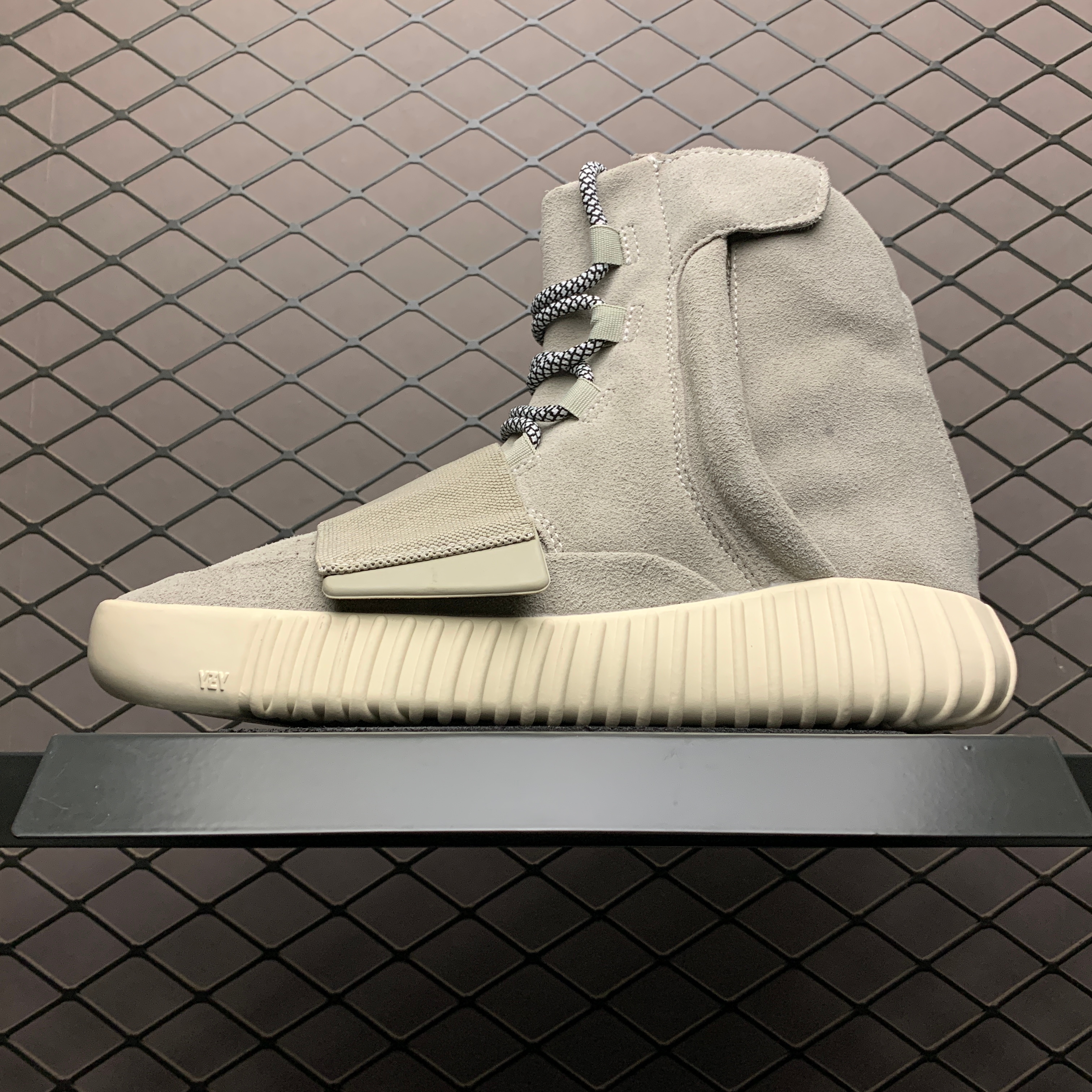 Yupoo Shoes: Premium Yeezy Yupoo Sneakers image 1