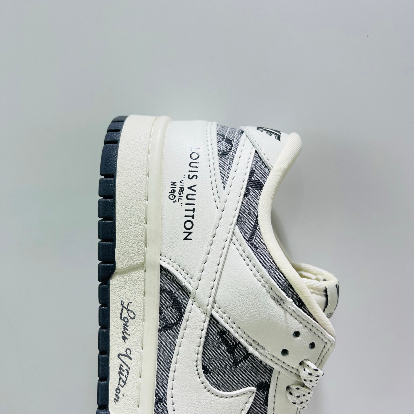 Yupoo shoes: Custom Nike SB Dunk Low × LV Grey Embroidered-Yupoo Rep image 4