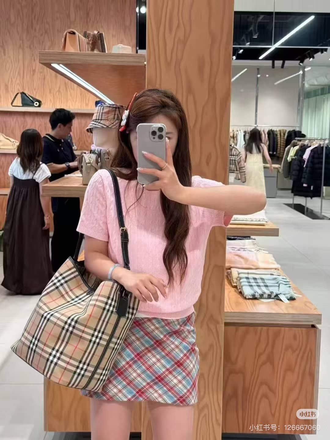 Burberry Checkered Plaid Color-Blocking Bucket Bag YupooPA  image 1