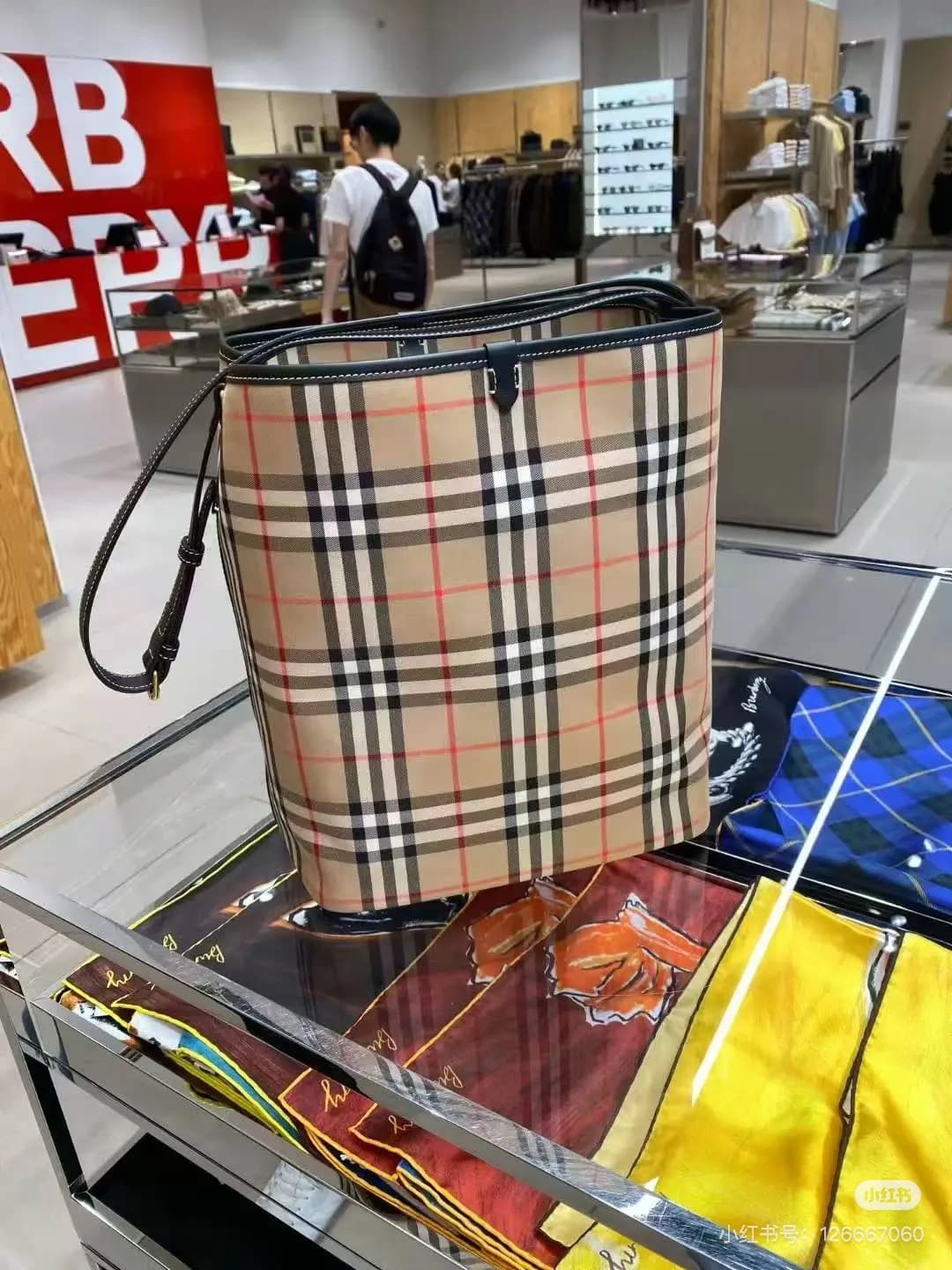 Burberry Checkered Plaid Color-Blocking Bucket Bag YupooPA  image 3