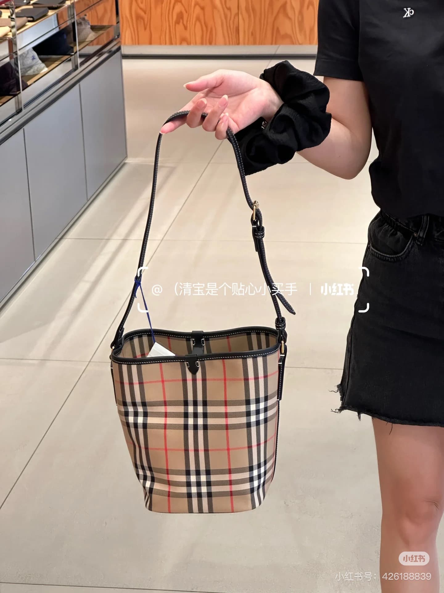 Burberry Checkered Plaid Color-Blocking Bucket Bag YupooPA  image 6