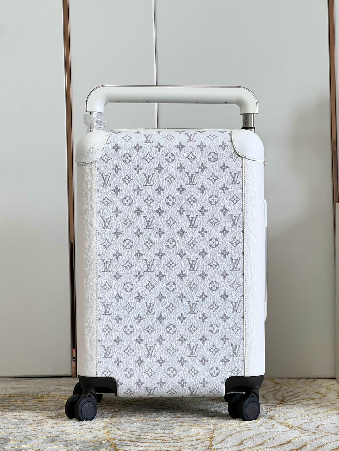 Louis Vuitton Horizon Rolling Luggage – Monogram | rep suitcase image 6