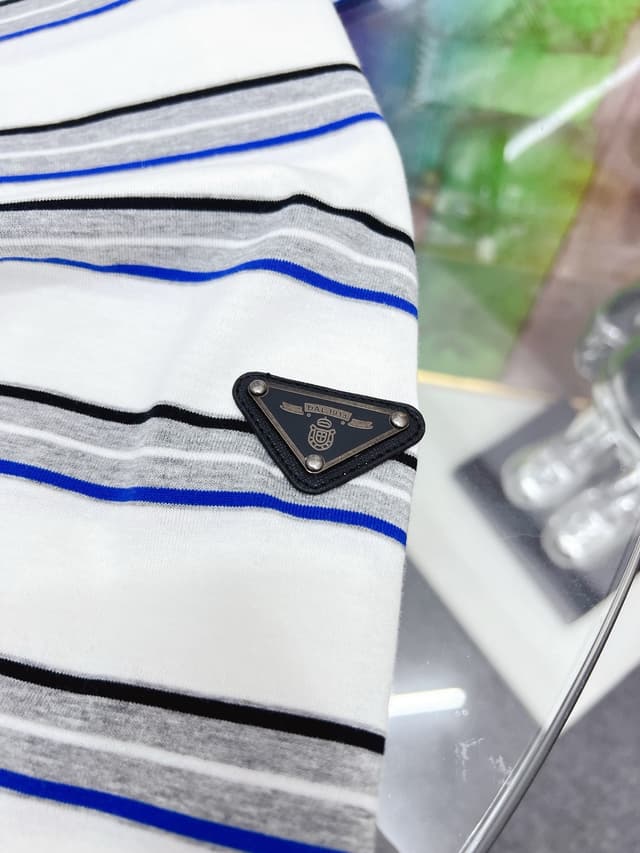 PRADA 2025SS New Printed Short-Sleeved Yupoo Prada T-Shirt | Rep Clothing image 9