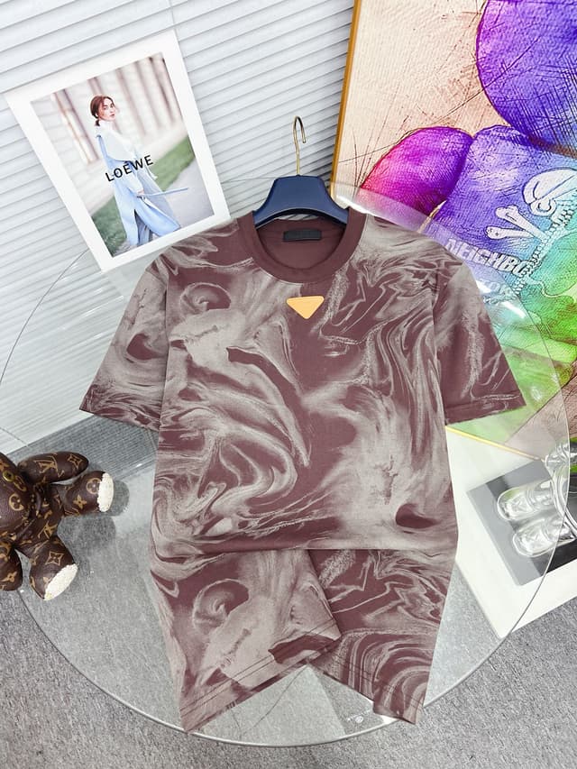 PRADA 2025SS New Printed Short-Sleeved Yupoo Prada T-Shirt 001 | Rep Clothing image 1