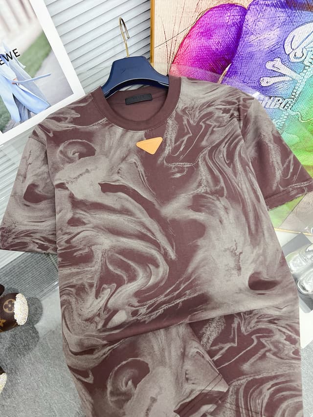 PRADA 2025SS New Printed Short-Sleeved Yupoo Prada T-Shirt 001 | Rep Clothing image 4