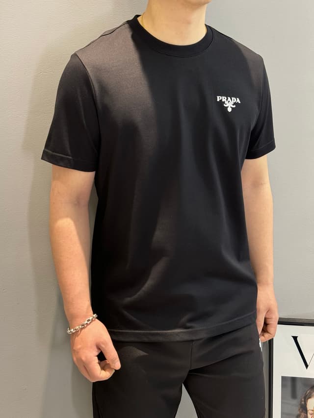 PRADA 25SS New Round-neck Short-sleeved Yupoo Prada T-shirt Black | Rep Clothing image 2