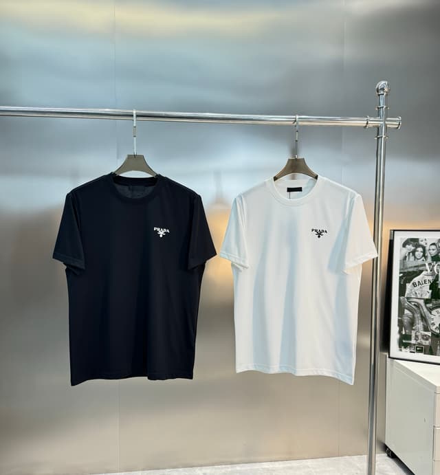 PRADA 25SS New Round-neck Short-sleeved Yupoo Prada T-shirt Black | Rep Clothing image 3