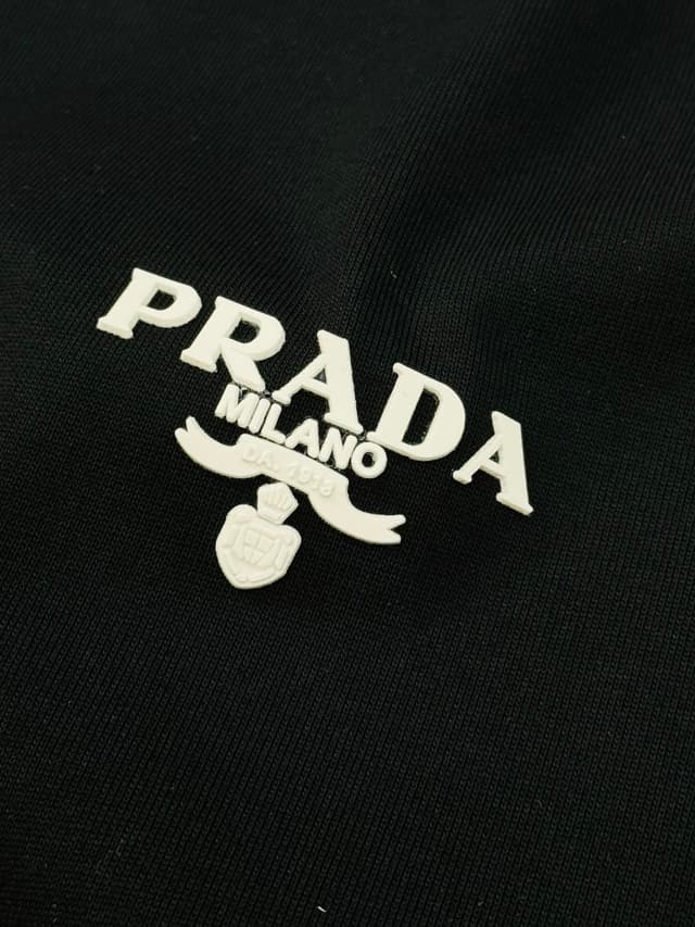PRADA 25SS New Round-neck Short-sleeved Yupoo Prada T-shirt Black | Rep Clothing image 8