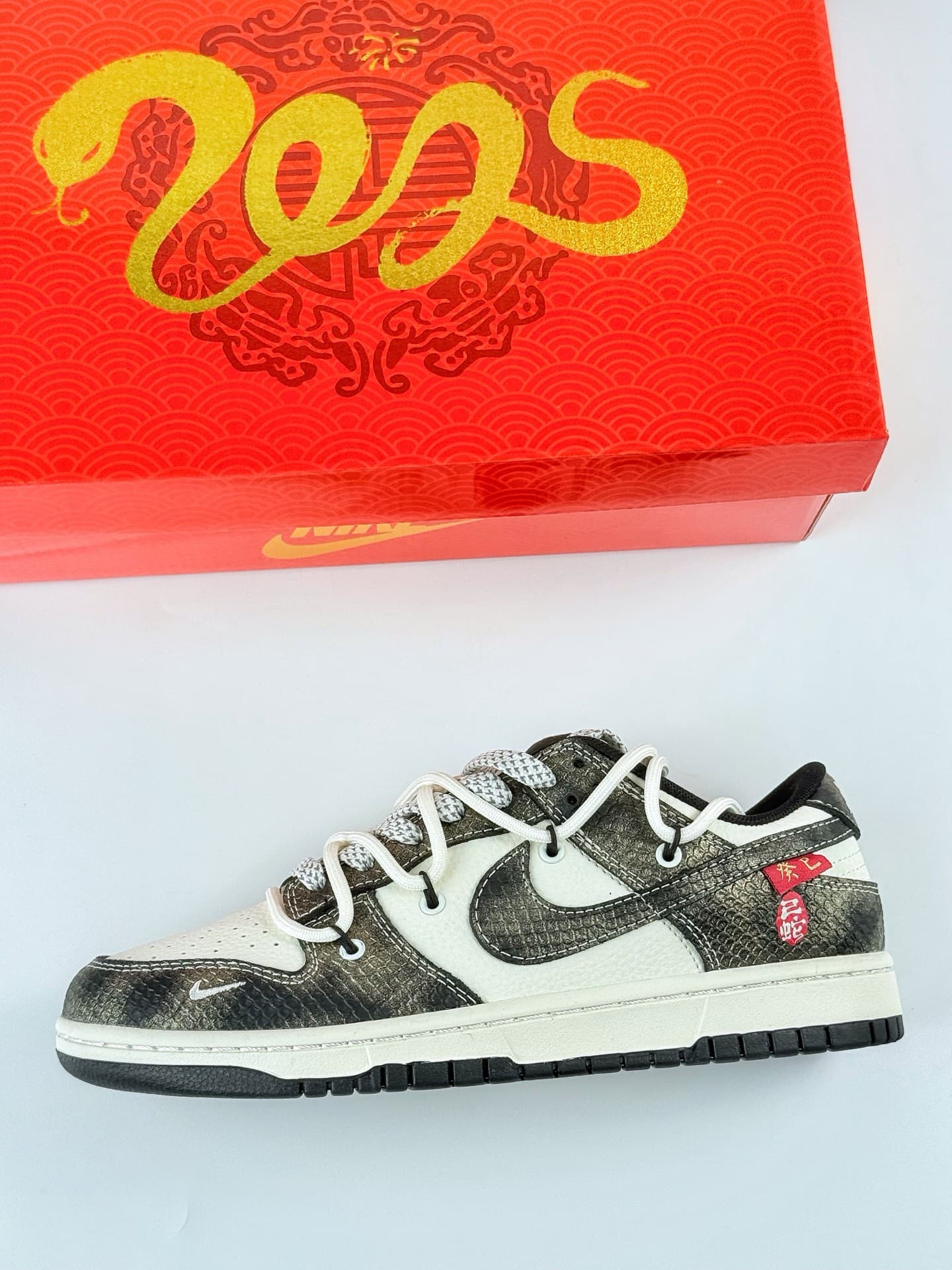 Replica Nike SB Dunk Dupes Low dark gold white YX5066 image 7
