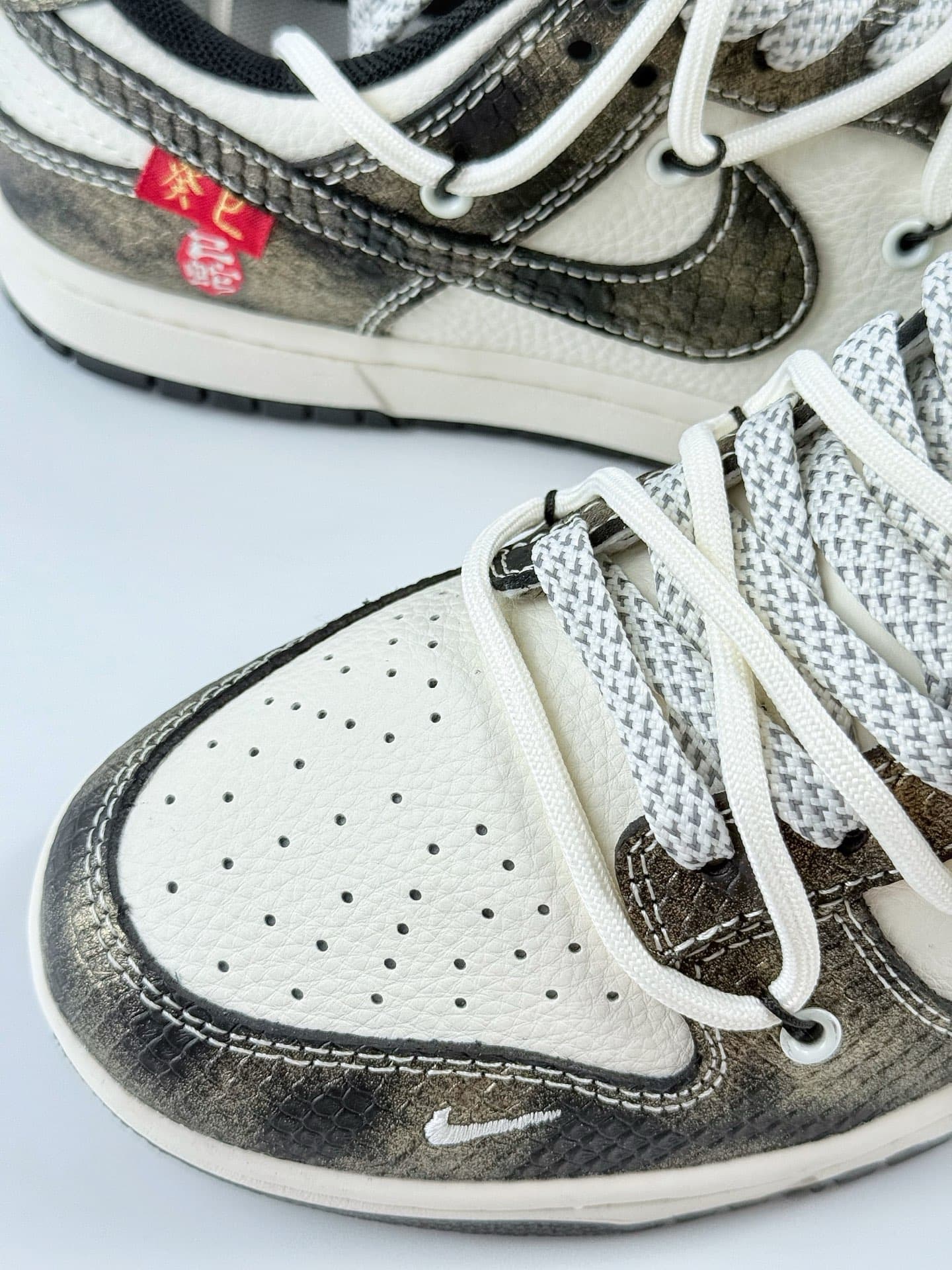 Replica Nike SB Dunk Dupes Low dark gold white YX5066 image 8