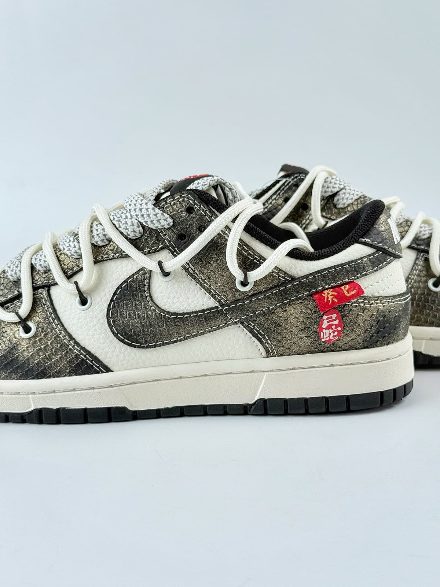 Replica Nike SB Dunk Dupes Low dark gold white YX5066 image 9