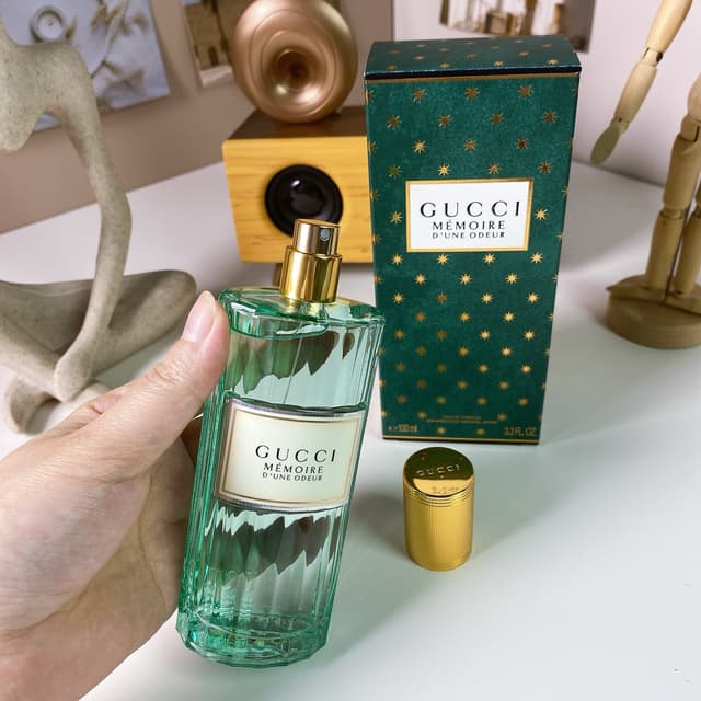 YUPOO Botanical Gucci Mémoire Green Perfume | Rep Cosmetics image 5