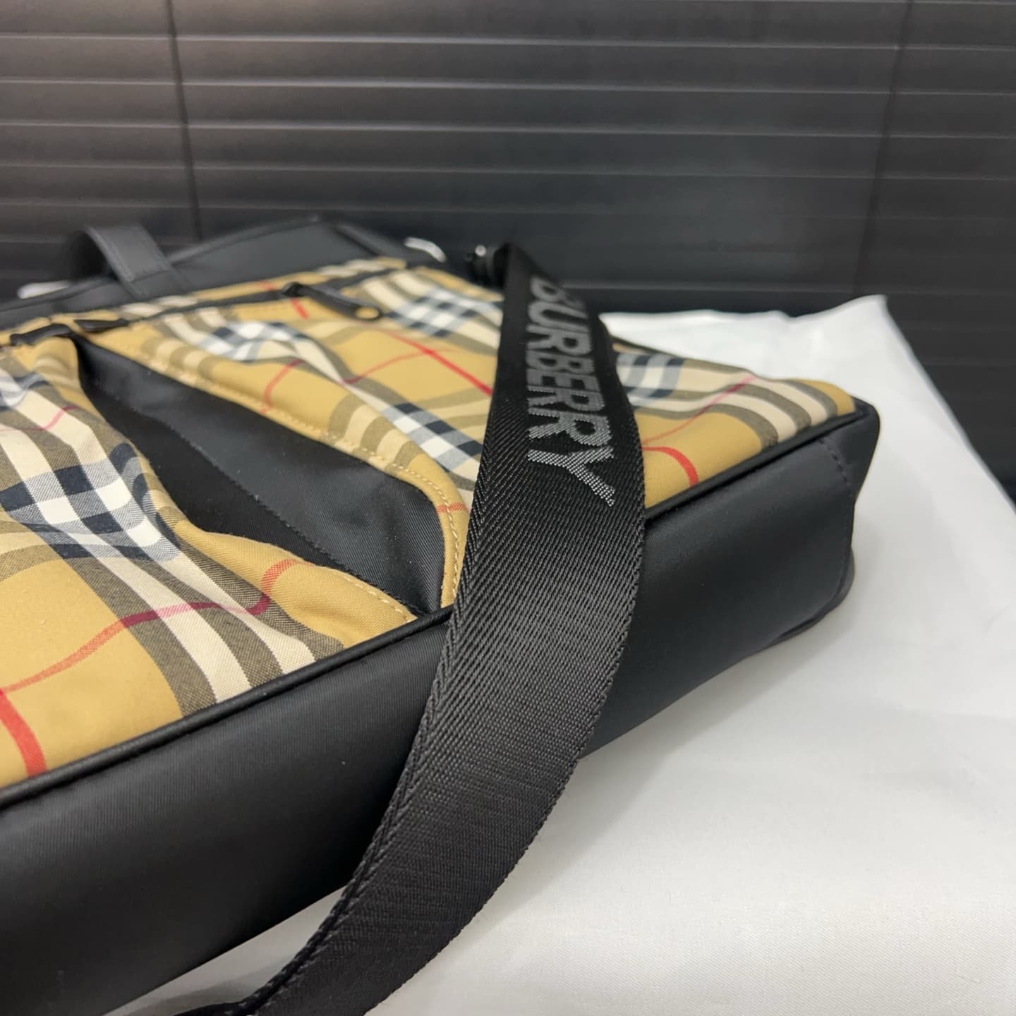 YUPOO Burberry Canvas Check Tote Bag – Unisex Style, 36x36cm image 6