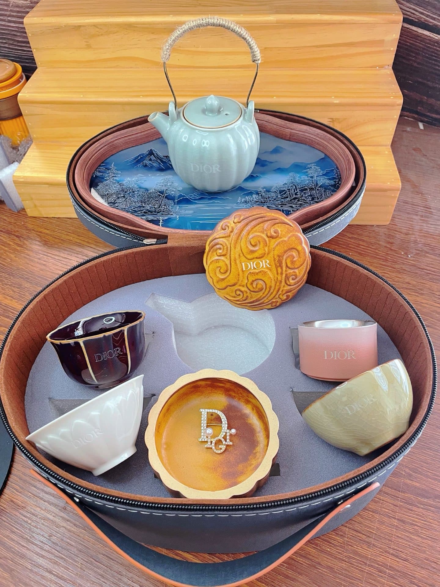 YUPOO Dior Luxury Tea Set Gift Chinese ancient style image 2