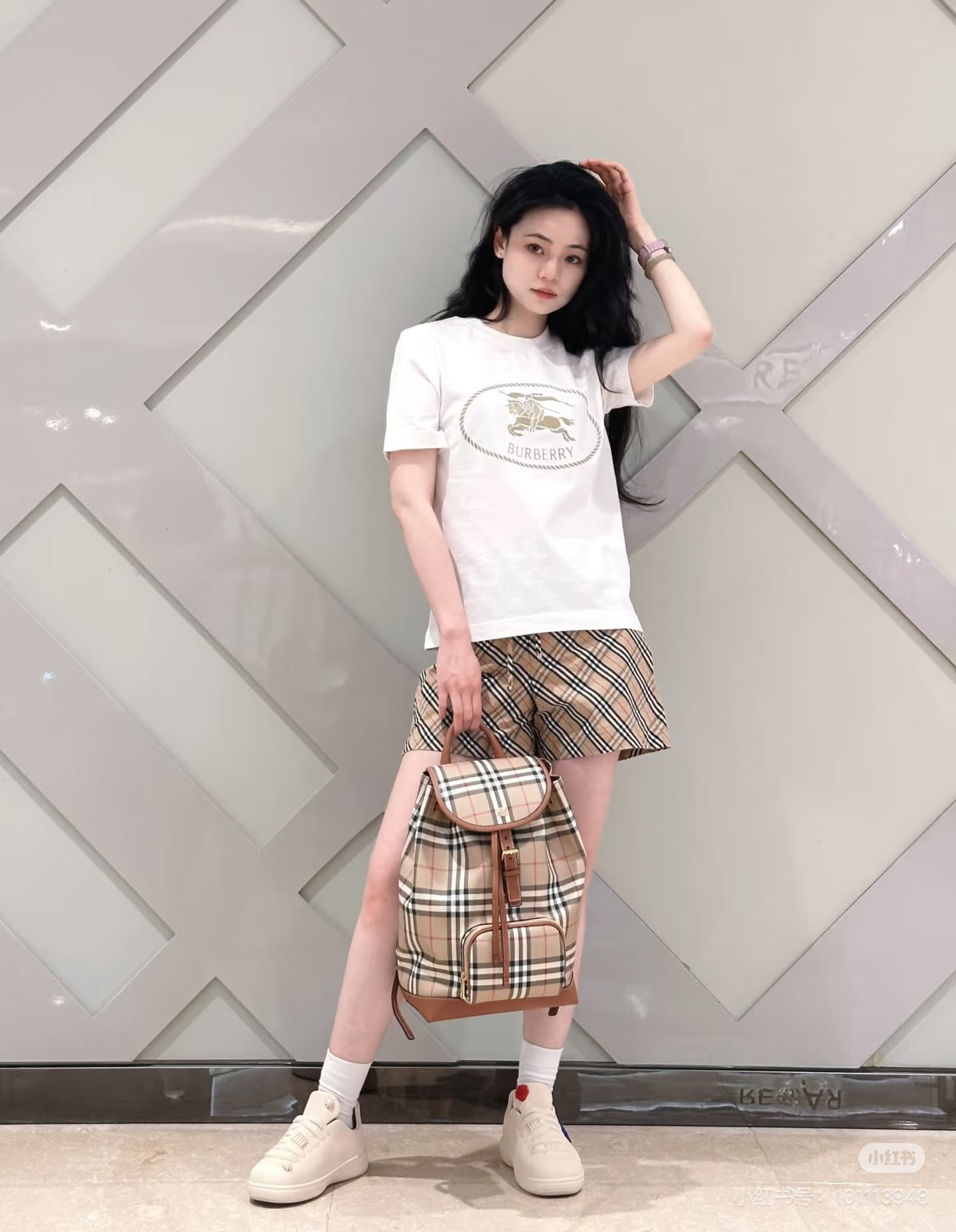 Yupoo Burberry Backpacks: Classic Designs for Every Occasion image 5