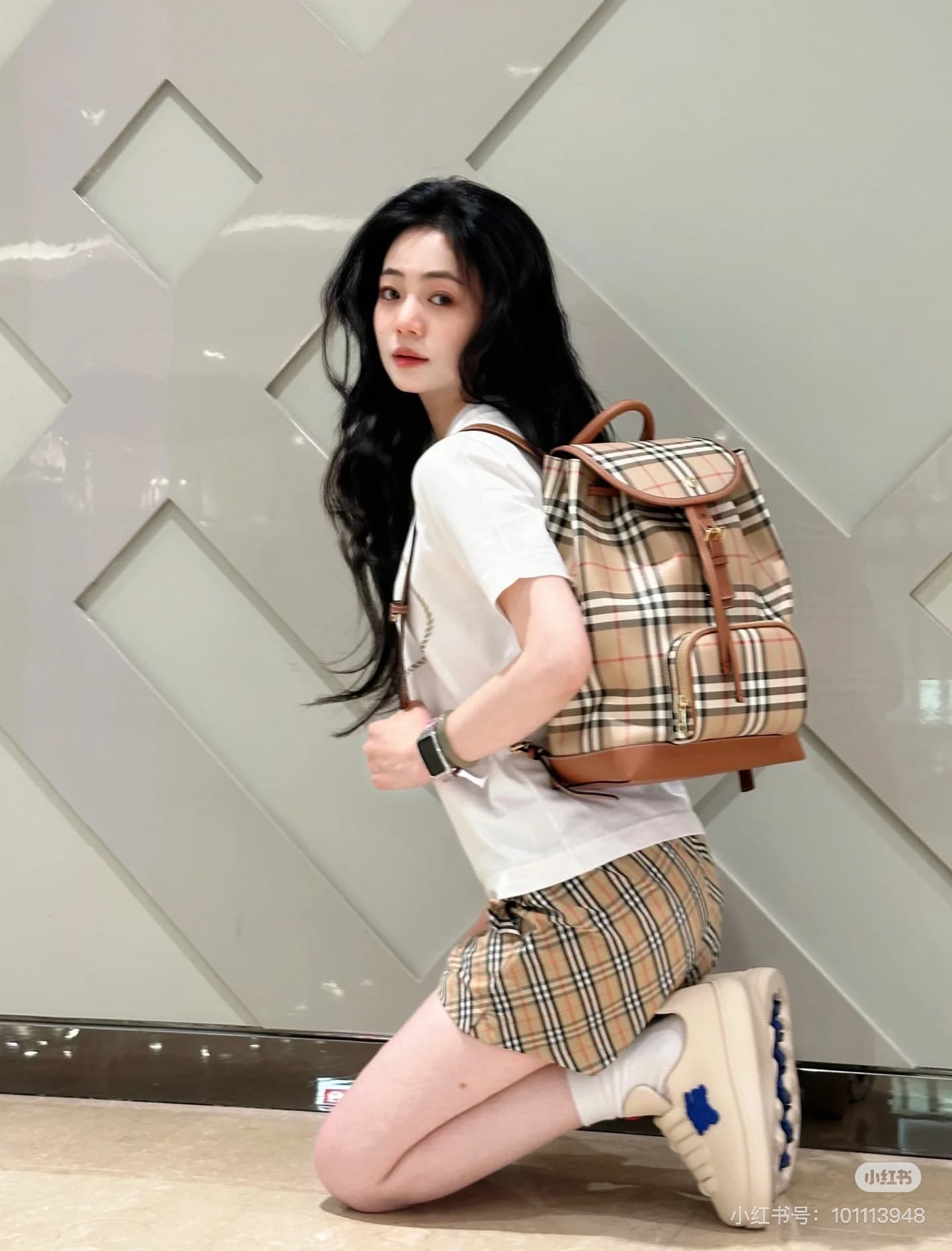 Yupoo Burberry Backpacks: Classic Designs for Every Occasion image 6