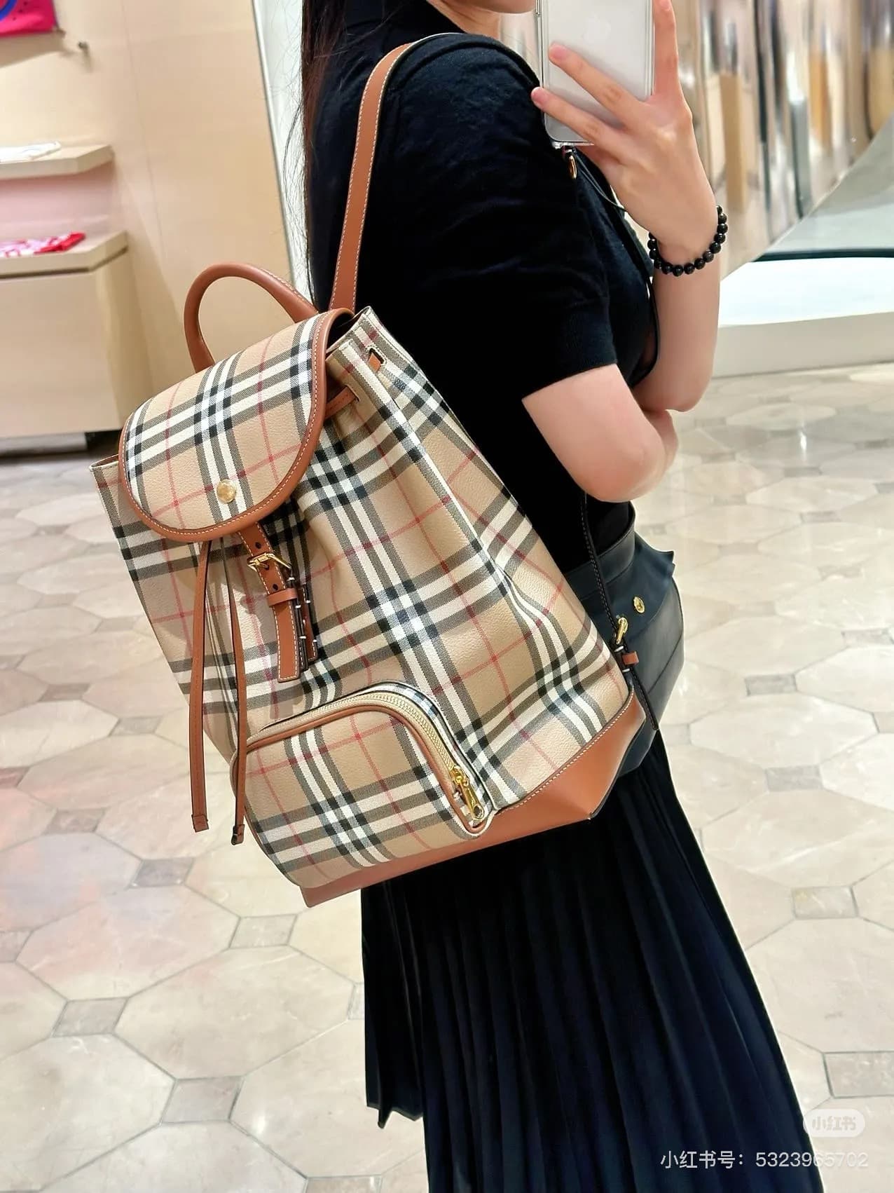 Yupoo Burberry Backpacks: Classic Designs for Every Occasion image 7