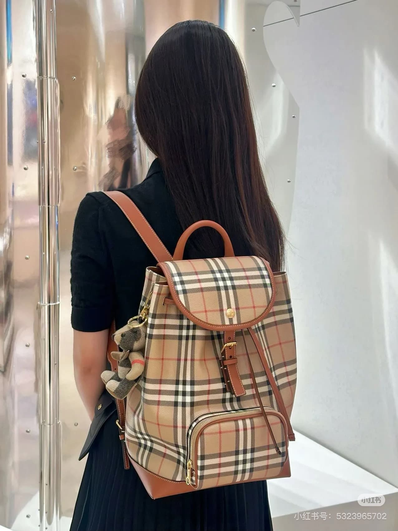 Yupoo Burberry Backpacks: Classic Designs for Every Occasion image 8